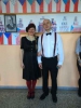 Žáci a učitelé oblečení ve stylu první republiky 